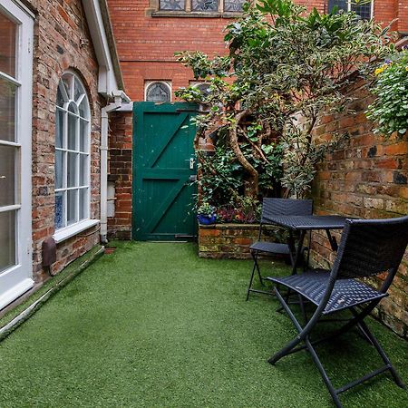 Monk Bar Garden Hideaway Villa York Bagian luar foto
